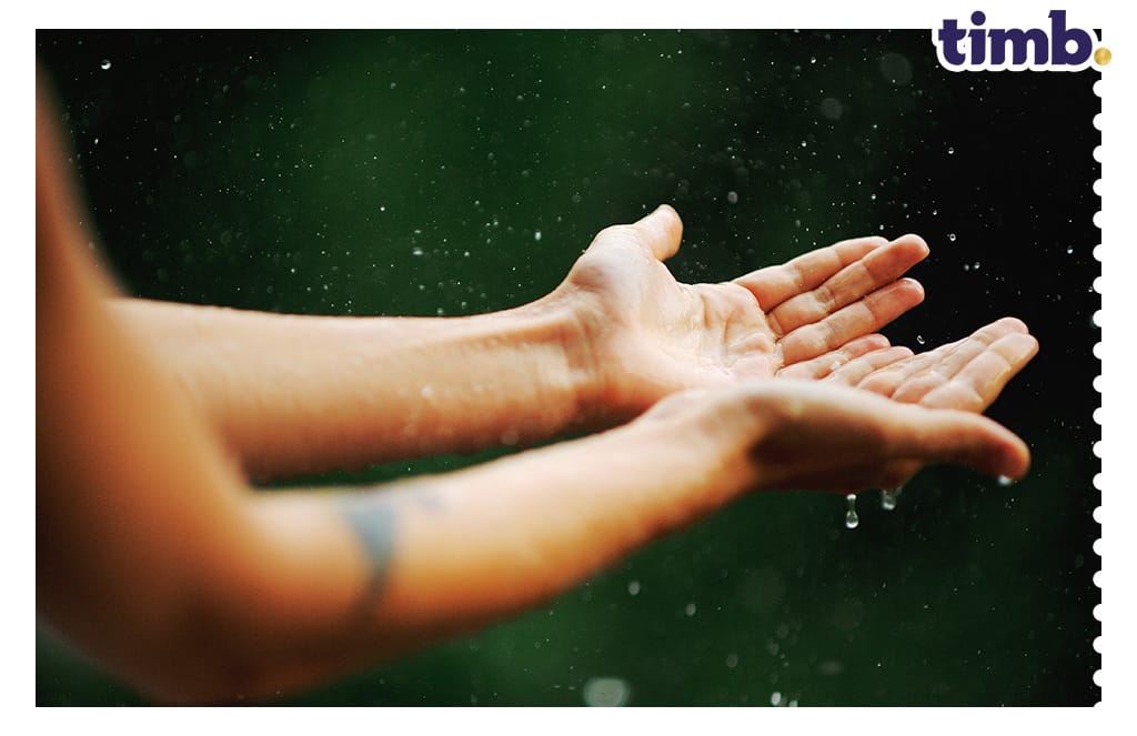 What Happens to Your Hair and Skin During Monsoon: A Day-by-Day Breakdown